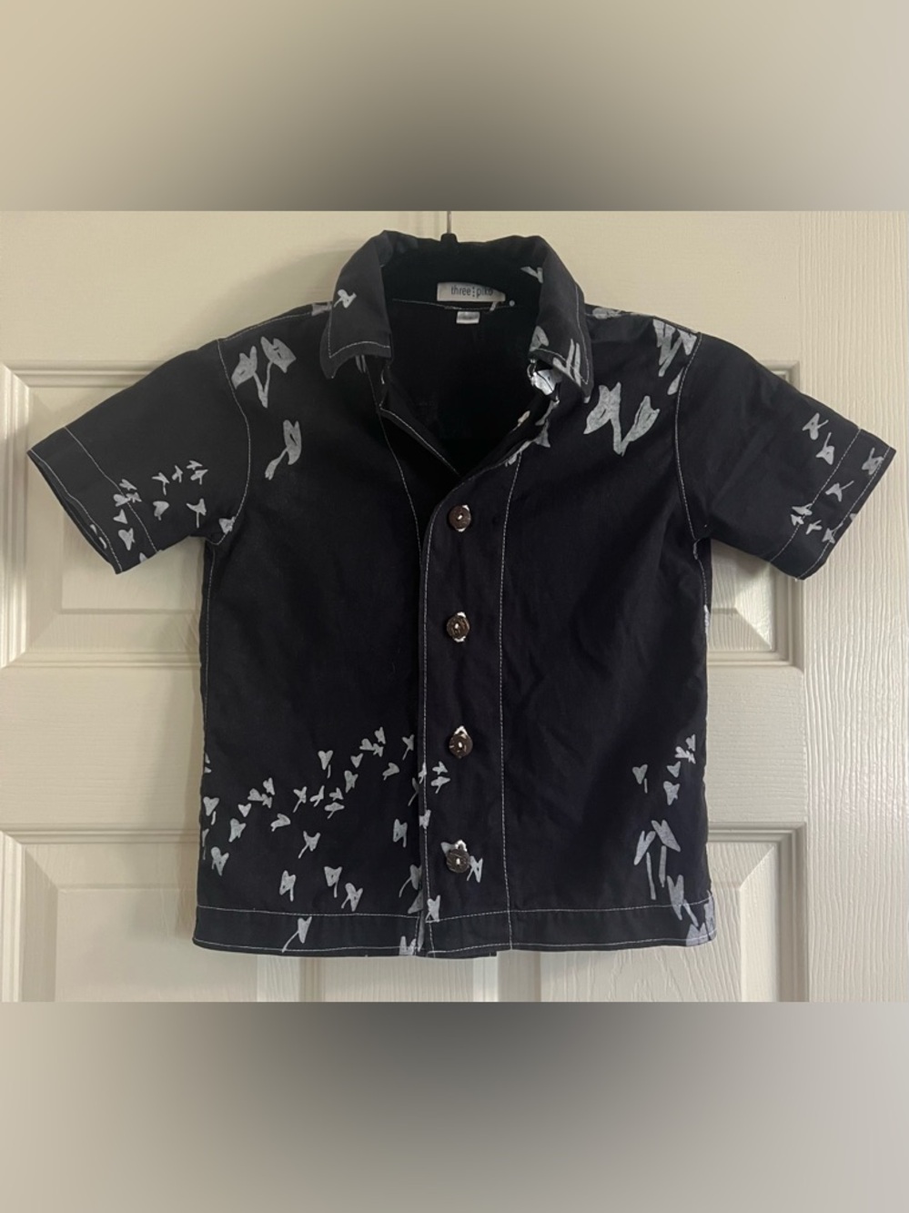 Three Piko- Kealopiko- Short-Sleeve Button-Down with kalo print